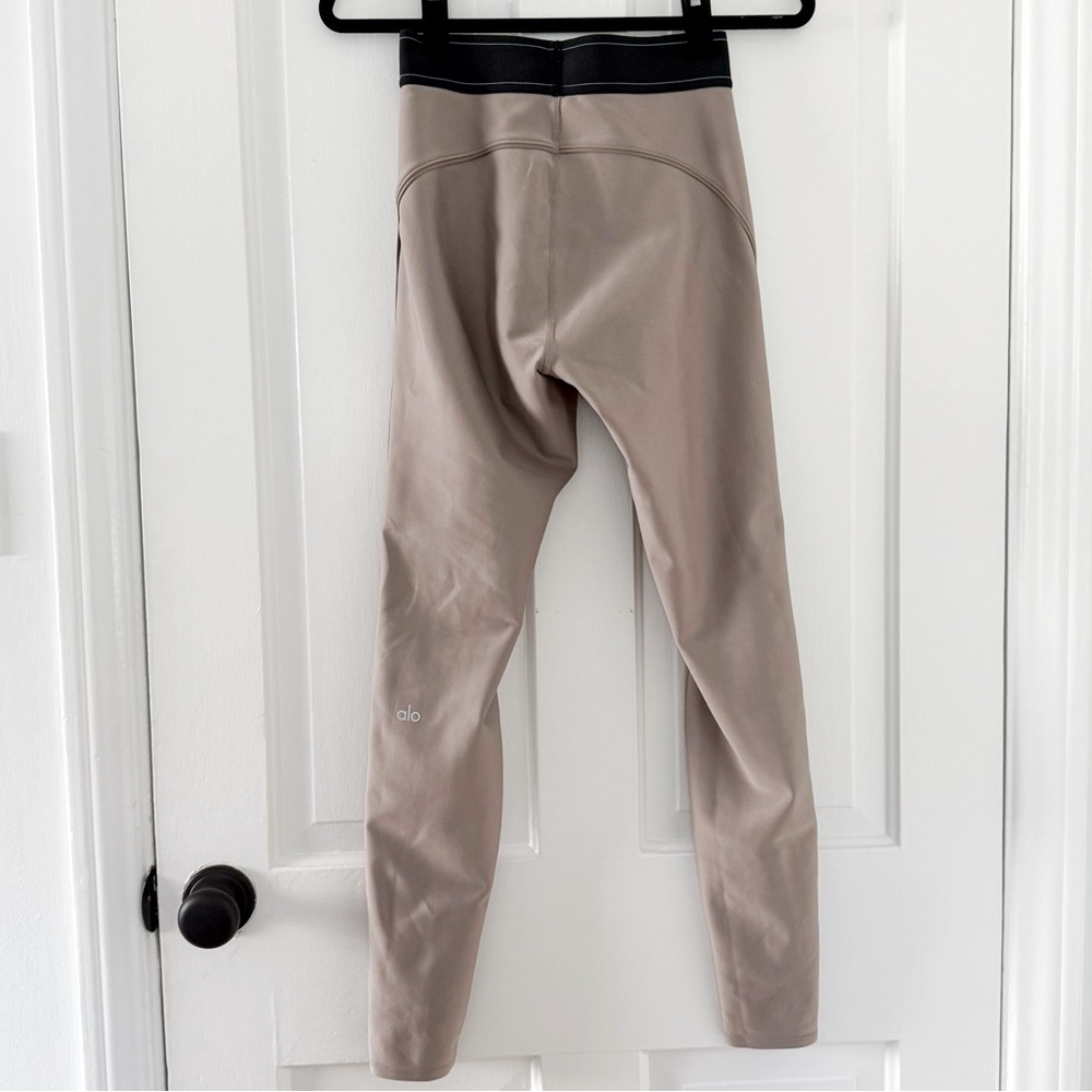 ALO Yoga Airlift High-Waist Suit Up Legging (M) - Picture 6 of 7